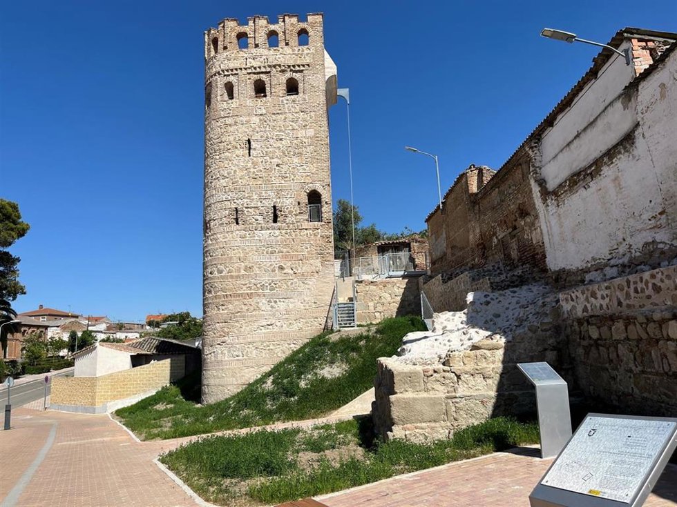 Exterior de la Torre de la Vela.
