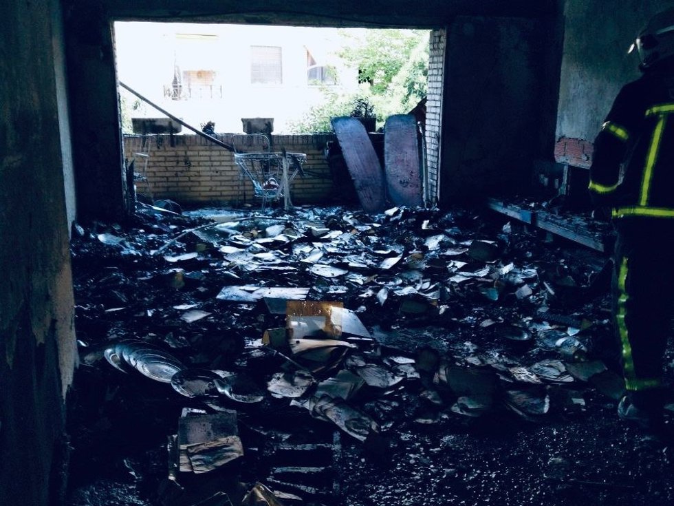 Diez intoxicados leves en el incendio de una vivienda en Majadahonda