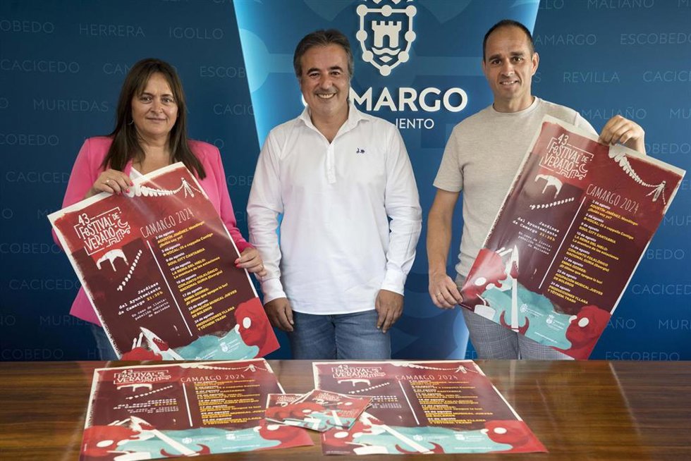 El alcalde de Camargo, Diego Movellán, la concejala de Cultura, Laura Ara, y el coordinador Juan Ramírez han presentado este viernes en rueda de prensa la programación del Festival de Verano de Camargo