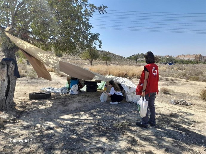 Alicante refuerza la vigilancia de más de un millar de personas mayores y dependientes ante la ola de calor