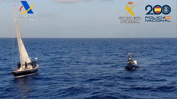 Archivo - Interceptado un velero en aguas al oeste de Canarias que transportaba 200 kilos de cocaína