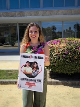 La delegada de Juventud del Ayuntamiento de Alcalá de Guadaíra, Paula Fuster, ha presentado el concierto de este sábado.