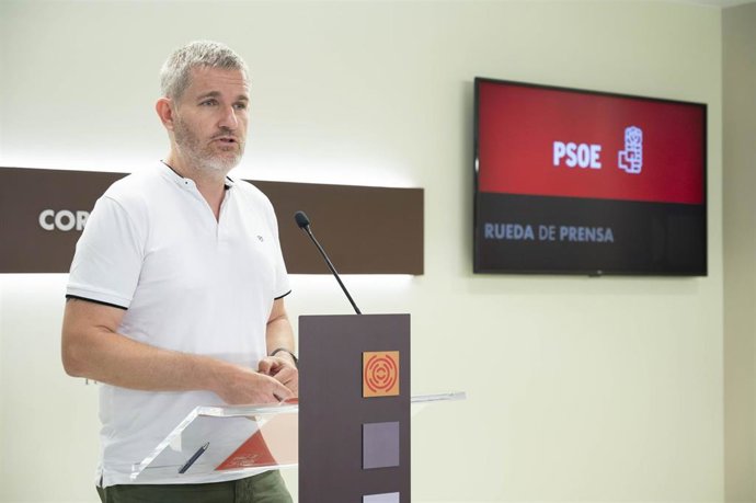 El portavoz de Educación del Grupo Parlamentario Socialista en las Cortes de Aragón, Ignacio Urquizu.