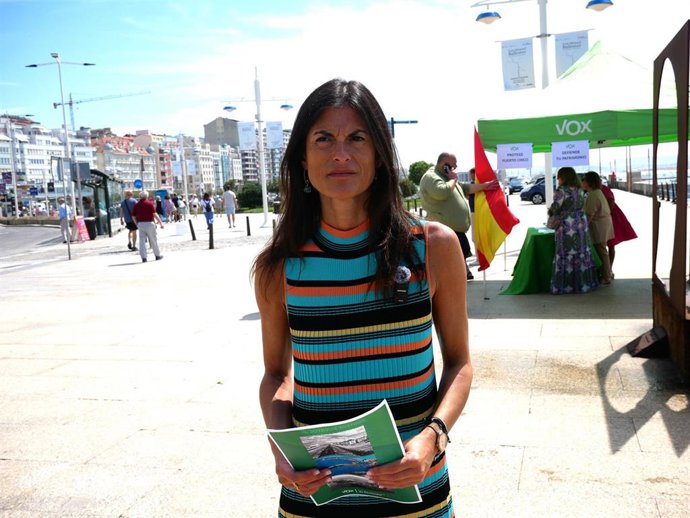 La portavoz de Vox en Santander, Laura Velasco, en la dársena de Molnedo