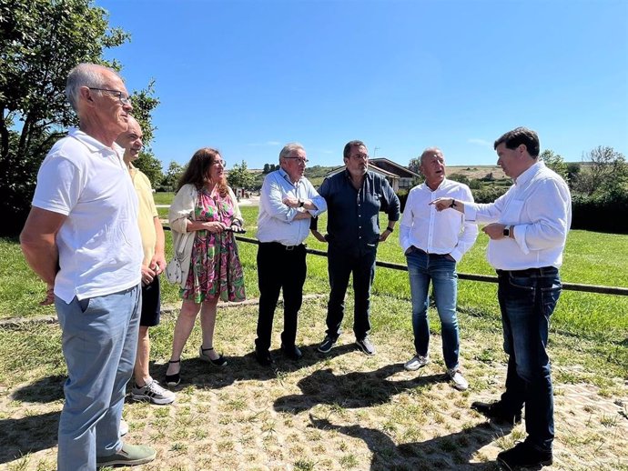 El PP denuncia el abandono de las obras de saneamiento de Bañugues.