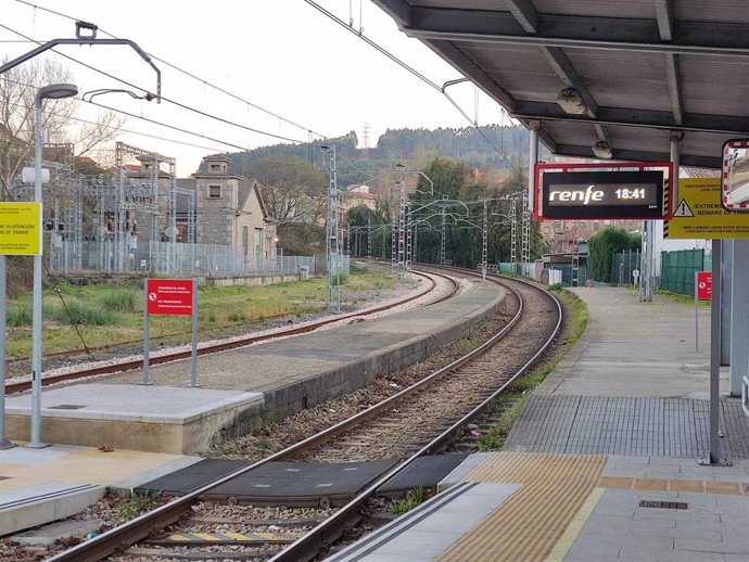 Archivo - Renfe, trenes, tren, cercanías, vías, Feve.