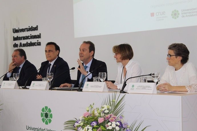 El rector de la UNIA, José Ignacio García, inaugura la 81 edición de los cursos de verano y el seminario sobre internacionalización universitaria.