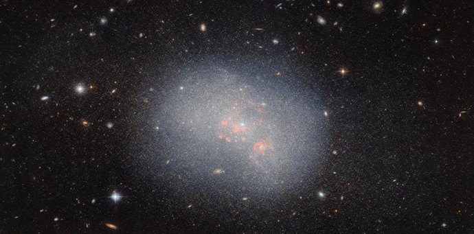 El Hubble capta NGC 5238