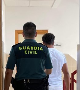 La Guardia Civil detiene a un joven por la comisión de 23 robos en interior de vehículos en Inca