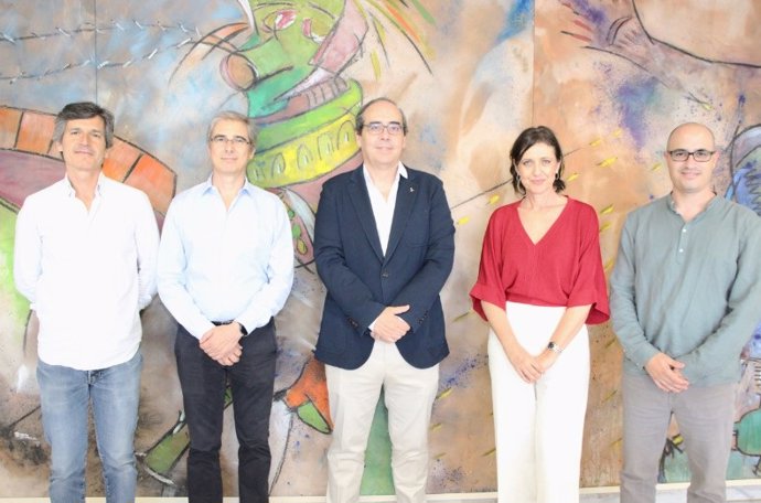 Jesús Vázquez Valeo, Carlos Navarro Pintado, Andrés Sáez Pérez, Marta Muñoz Ruiz  y  Miguel Aguirre Gim, protagonistas del primer encuentro de la Cátedra. 