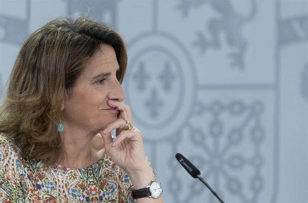La vicepresidenta tercera y ministra para la Transición Ecológica y el Reto Demográfico, Teresa Ribera, durante una rueda de prensa posterior a la reunión del Consejo de Ministros, en el Palacio de la Moncloa, a 9 de julio de 2024, en Madrid (España). E