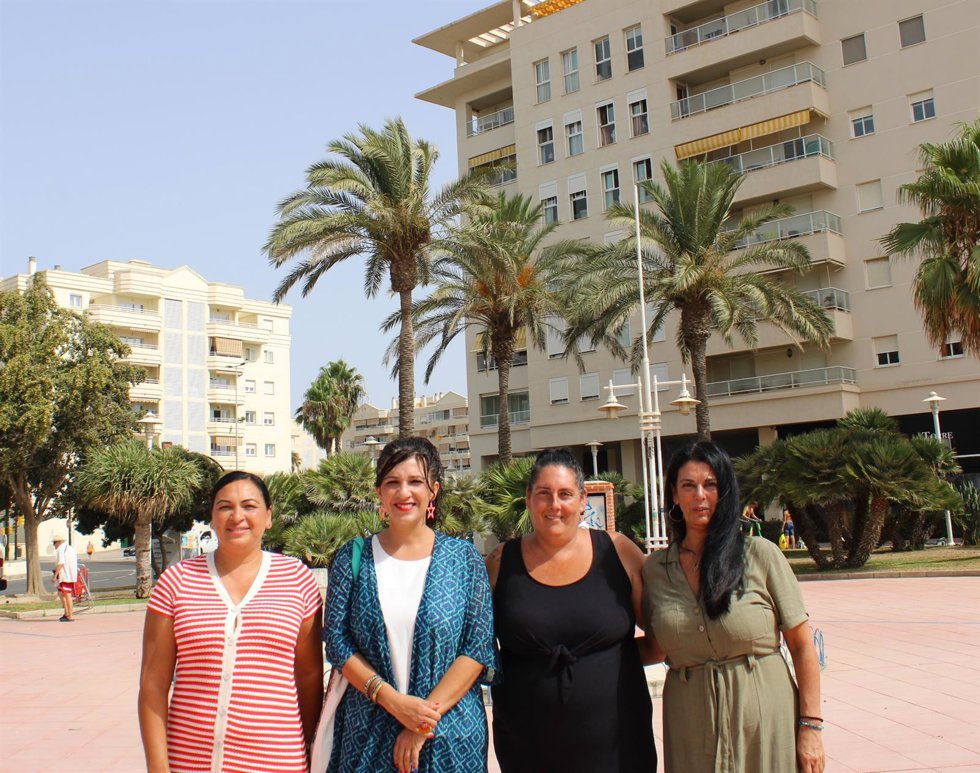 La portavoz del grupo municipal Con Málaga, la confluencia de Izquierda Unida, Podemos, Verdes Equo, Más País, Alianza Verde e Iniciativa del Pueblo Andaluz, Toni Morillas, en rueda de prensa