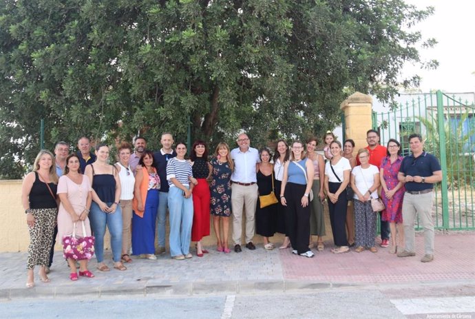 La delegada territorial de Inclusión Social, Juventud, Familias e Igualdad, Ruth Sarabia, durante la visita al terreno de una nueva unidad diurna para personas mayores en Cártama