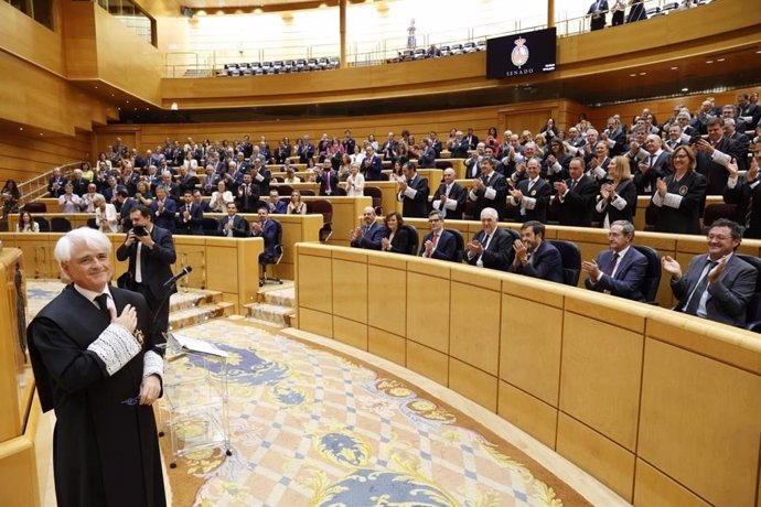 Salvador González Martín toma posesión en el Senado como nuevo presidente de la Abogacía Española.