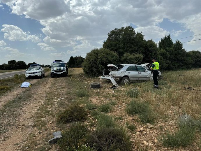 Vehículo accidentado en la A-232.