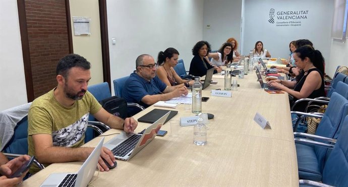 La Conselleria de Educación, Cultura, Universidades y Empleo simplificará los trámites para que las familias y los centros educativos puedan pedir atención domiciliaria para el alumnado convaleciente por enfermedad para el próximo curso 2024-2025.