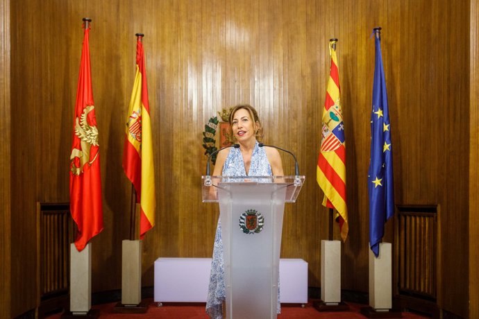La alcaldesa de Zaragoza, Natalia Chueca, en una rueda de prensa este viernes.