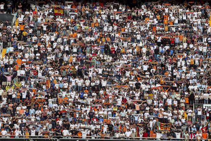 Archivo - General view during the Spanish league, La Liga EA Sports, football match played between Valencia CF and Real Deportivo Alaves at Mestalla stadium on May 5, 2024, in Valencia, Spain.