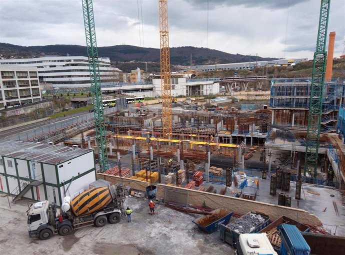 Archivo - Obras de construcción en Bizkaia