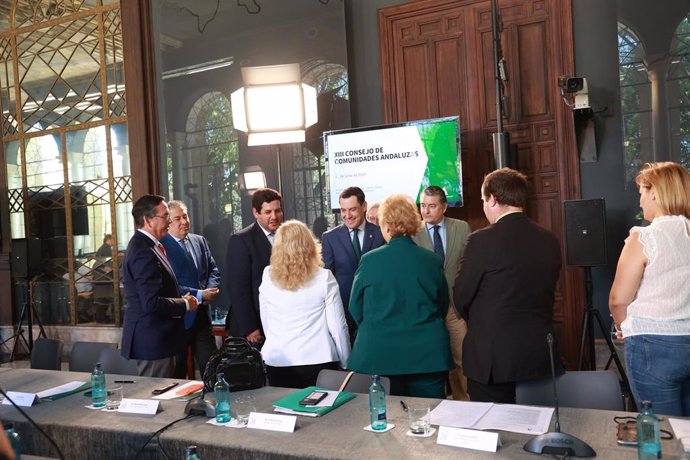 Archivo - El presidente de la Junta de Andalucía, Juanma Moreno, preside la sesión plenaria del Consejo de Comunidades Andaluzas, a 17 de junio de 2024, en Sevilla, Andalucía (España). (Foto de archivo).