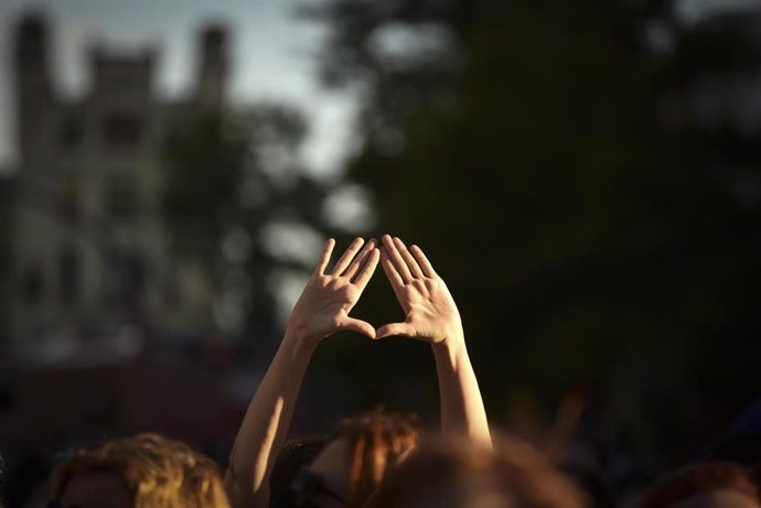 Archivo - Una mujer participa en una concentración contra los crímenes machistas, a 22 de junio de 2021, en Valencia, Comunidad Valenciana, (España). 