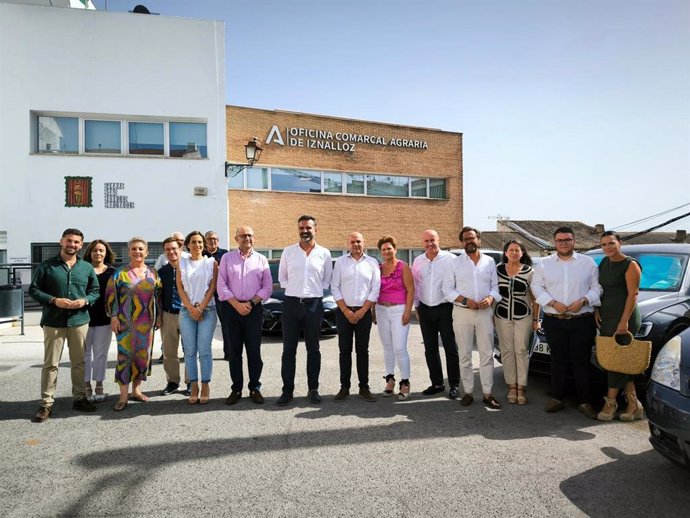 El consejero de Agricultura, Pesca, Agua y Desarrollo Rural, Ramón Fernández-Pacheco, en la inauguración de la reforma de la Oficina Comarcal Agraria (OCA) de Iznalloz (Granada).