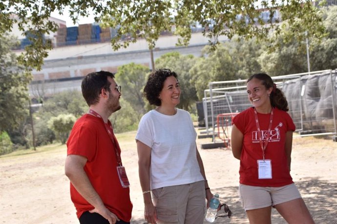 Rovira visita el festival de la Acampada Jove y a las juventudes de ERC