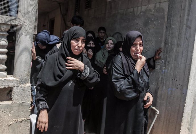 Archivo - Mujeres palestinas durante un funeral en la Franja de Gaza (archivo)