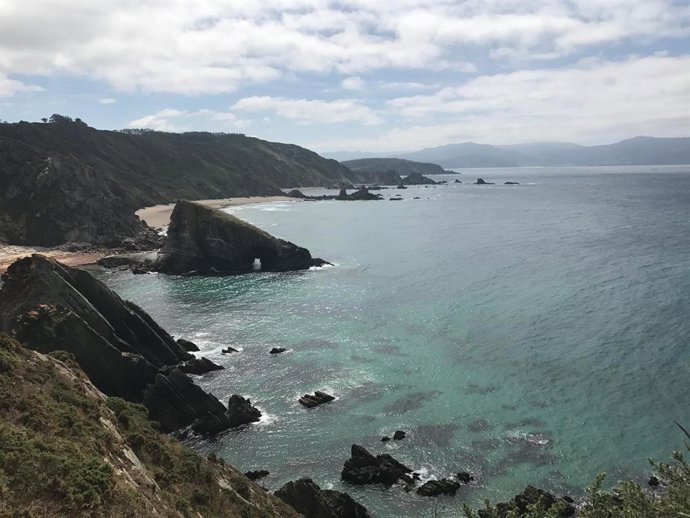 Vista de los Acantilados de Loiba desde el lugar donde se ubica el banco.
