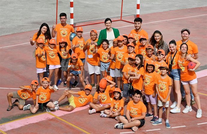 Visita de la alcaldesa al colegio Cabo Mayor