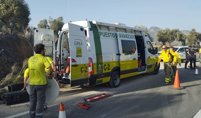 El Grupo de Emergencias de Andalucía (GREA) instala el Puesto de Mando Avanzado (PMA) en el incendio de Víznar.