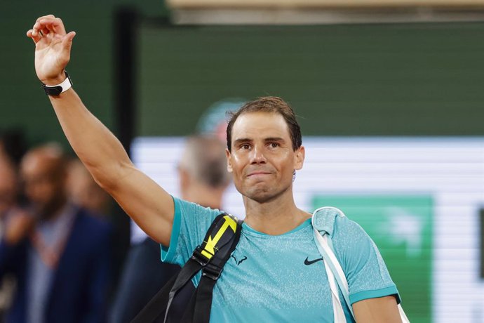 Archivo - 27 May 2024, France, Paris: Spanish tennis player Rafael Nadal waves to the fans after losing his men's singles match of the French Open tennis tournament against Germany's Alexander Zverev at the Roland Garros Complex in Paris. Photo: Frank Mol