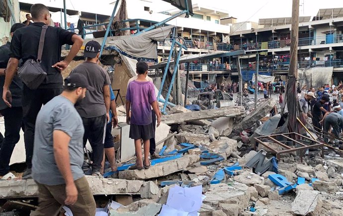 July 18, 2024, Gaza City, Gaza Strip, Palestinian Territory: UN staff and Palestinians inspect the site after Israeli attack on a school of the United Nations Relief and Works Agency for Palestine Refugees in the Near East (UNRWA) in Gaza City, Gaza on Ju