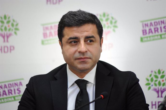 Archivo - Nov. 1, 2015 - Ankara, Türkiye - The Ankara Public Prosecutor's Office launched an investigation into pro-Kurdish Peoples' Democratic Party (HDP) co-chair Selahattin Demirta on Monday over his remarks on autonomy.