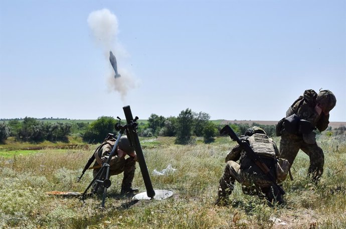 July 8, 2024, Zaporizhzhia, Ukraine: Ukrainian servicemen of the 15th Brigade (Kara-Dag) of the National Guard of Ukraine fire an 82mm mortar during the military practices. Ukraine and Russia are facing a ''deadly summer'' during which both sides will suf