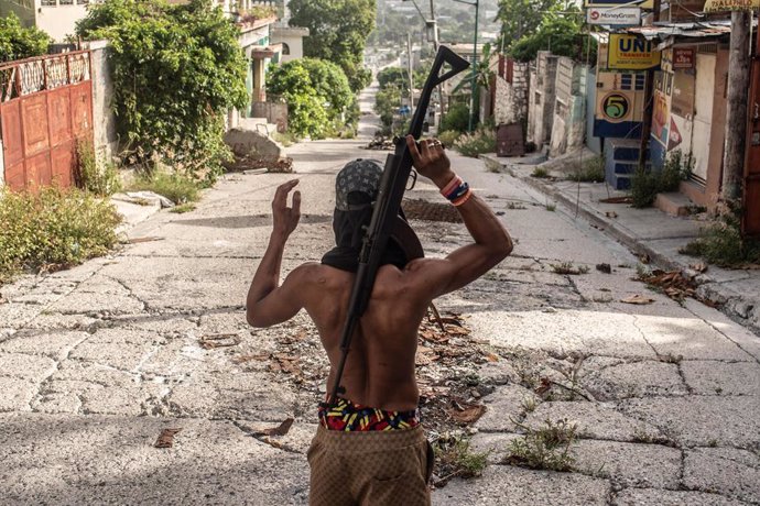 July 15, 2024, Port-Au-Prince, Capitale-National, Haiti: Armed militia member with the 'Tim et Associes' gang on the empty streets of the Haitian capital.