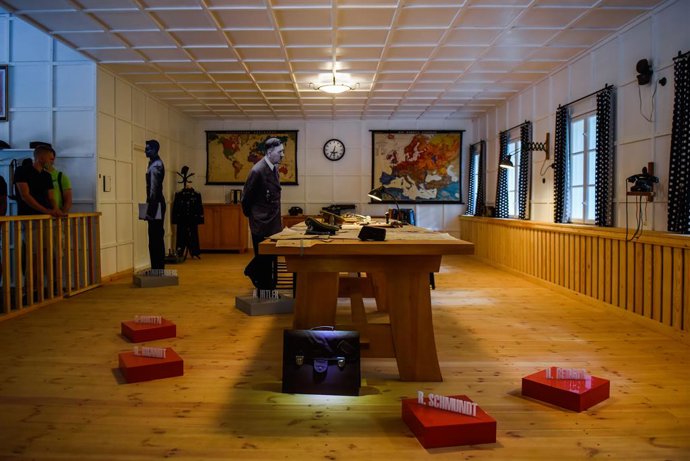 Archivo - August 22, 2020, Gierloz, Poland: A reconstructed scene of the assassination attempt with a Hitler's image is pictured part of the historical Wolf's Lair, the first Hitler' military headquarters on the Eastern front with the objective to start o