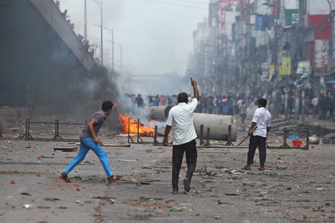 July 18, 2024, Dhaka, Wari, Bangladesh: Students take part in the ongoing anti-quota protest in Dhaka on July 18, 2024. Bangladeshi students pressed on July 18 with nationwide protests against civil service hiring rules, rebuffing an olive branch from Pri