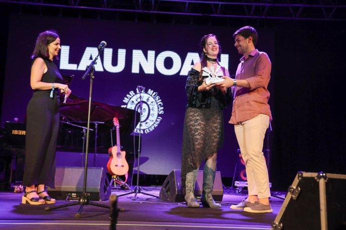 Lau Noah recibe el 'Premio Paco Martín, a la artista revelación de músicas globales' en La Mar de Músicas de Cartagena