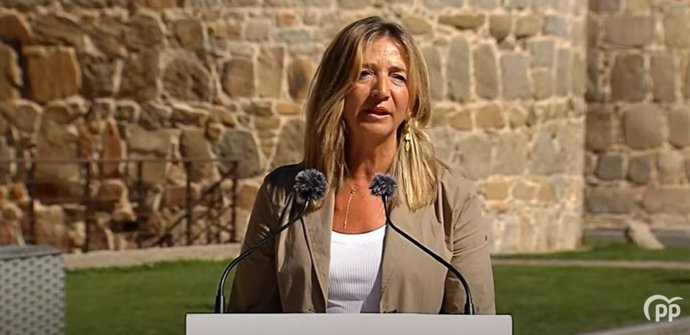 La portavoz del PP en el Senado, Alicia García, atiende a los medios en Ávila