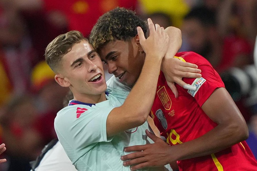 Fermín López junto a Lamine Yamal en la selección española de fútbol