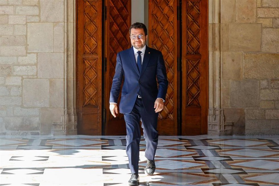 El presidente de la Generalitat, Pere Aragons, a su llegada al Palau de la Generalitat, a 16 de julio de 2024, en Barcelona, Catalunya (España). Aragons ha recibido a la secretaria general de ERC, Marta Rovira; al diputado de ERC en el Parlament Ruben