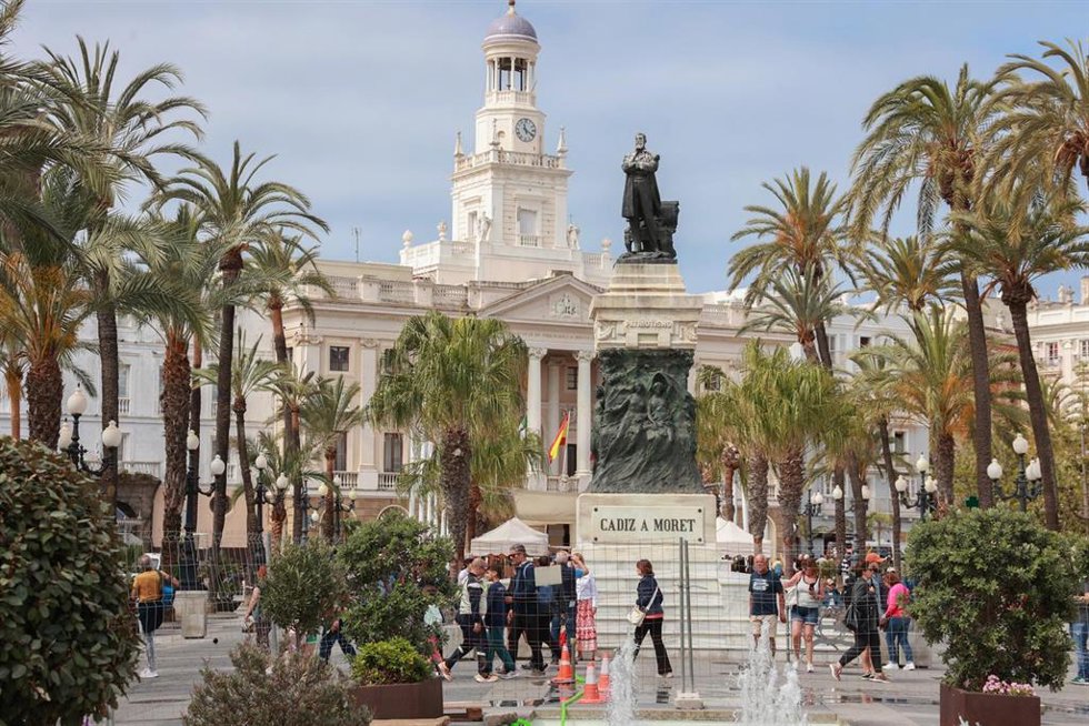 Archivo - Imagen de archivo la fachada del Ayuntamiento de Cádiz.