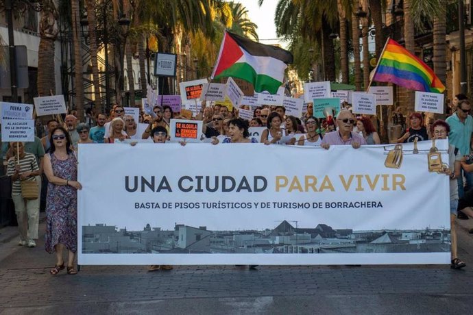 Manifestación del sábado 20 de julio en El Puerto para llamar la atención sobre la "proliferación de pisos turísticos".