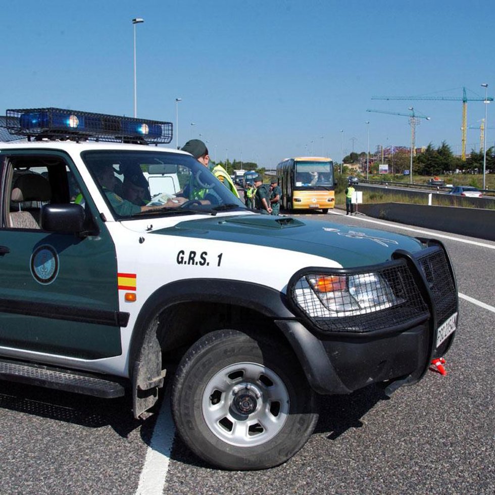 Archivo - Control de la Guardia Civil de Tráfico.