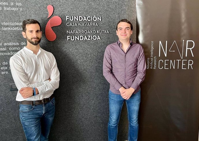 Ander Goñi y Juan Pedro García, investigadores de Nair Center, han asistido recientemente a una escuela de verano internacional sobre Inteligencia Artificial.