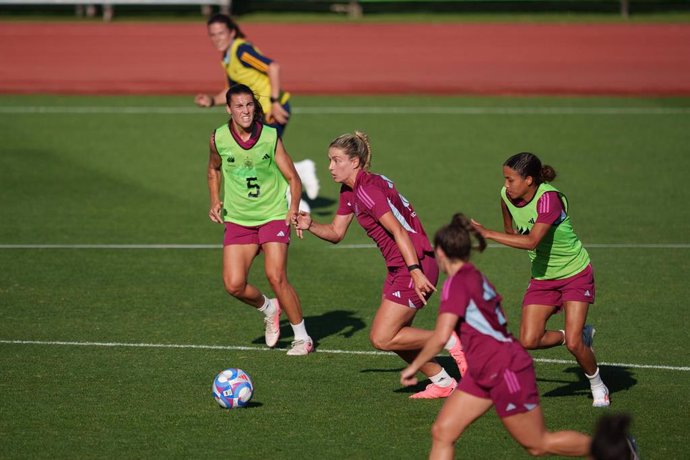 Alexia Putellas junto a Vicky López, Tere Abelleira y Patri Guijarro en un entrenamiento de la selección