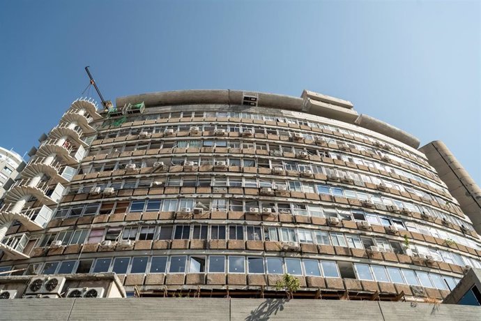 Daños causados por un dron hutí lanzado sobre Tel Aviv