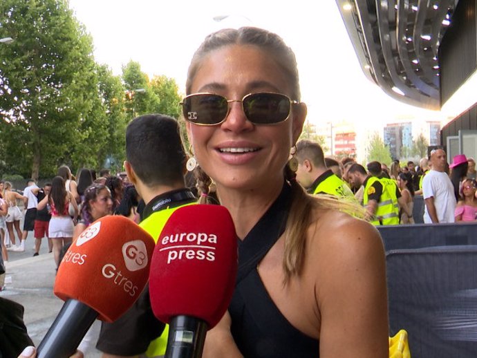 Carla Pereyra atiende a los medios antes del concierto de Karol G.