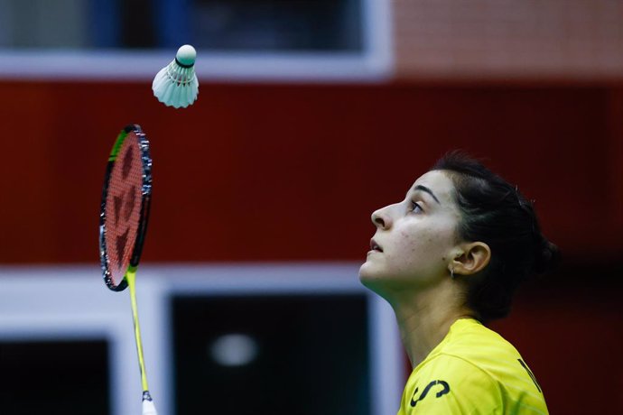 Archivo - Carolina Marin of Spain in action against Mara Hafner of Luxemburg during the Iberdrola 2024 European Women's Team Championships - Qualification Stage of Badminton celebrated at CSD building on December 07, 2023, in Madrid, Spain.